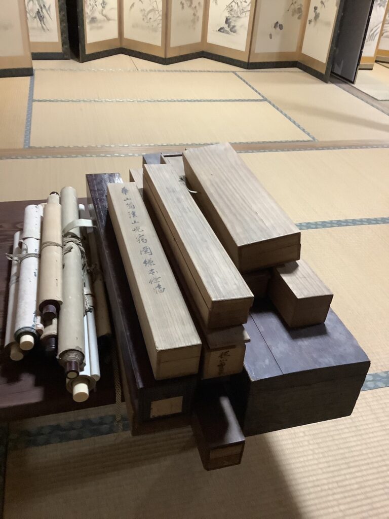 掛軸と屏風