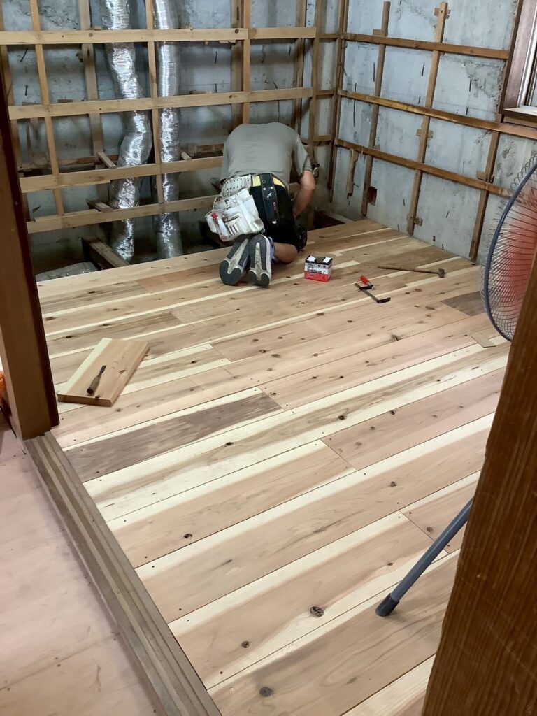 カフェ板貼り体験